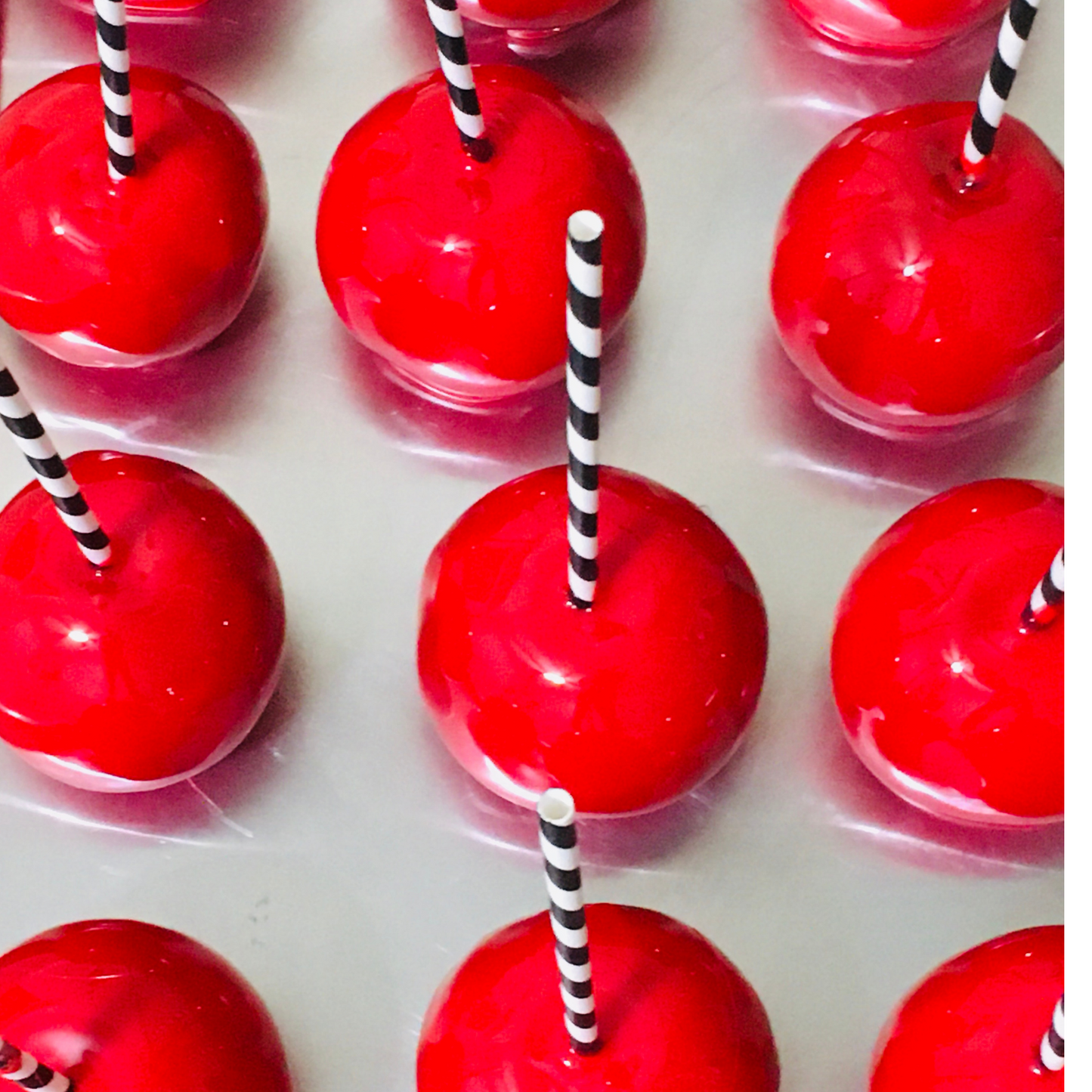 🍎 Signature Red Glossy Candy Apple with Bow — by CandyApple.TV