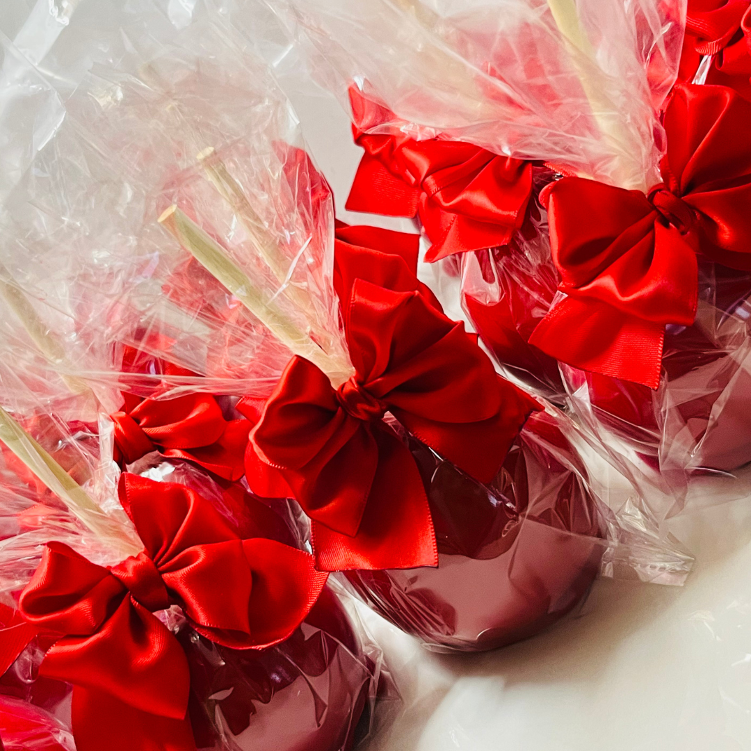 🍎 Signature Red Glossy Candy Apple with Bow — by CandyApple.TV